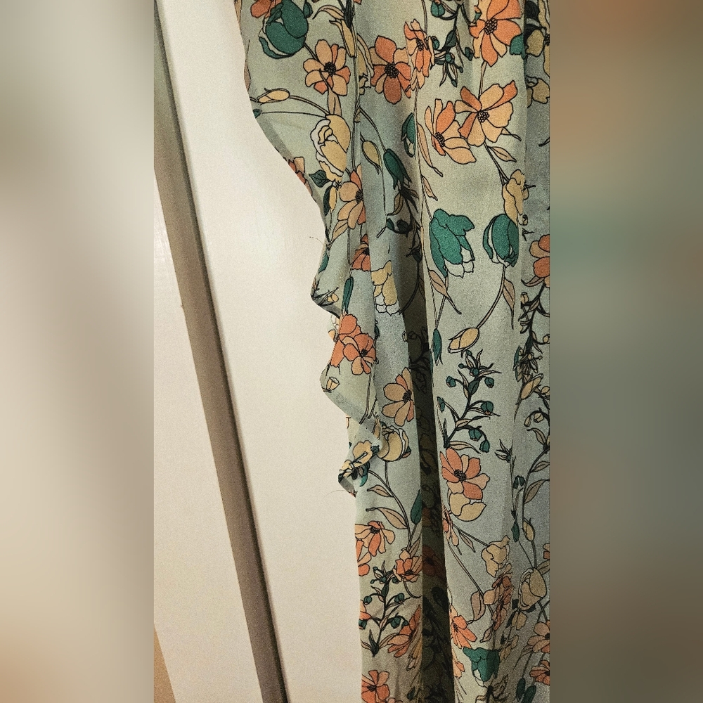 NWOT Liz Claiborne Pale Green Floral Cap Sleeve Blouse - Picture 6 of 8